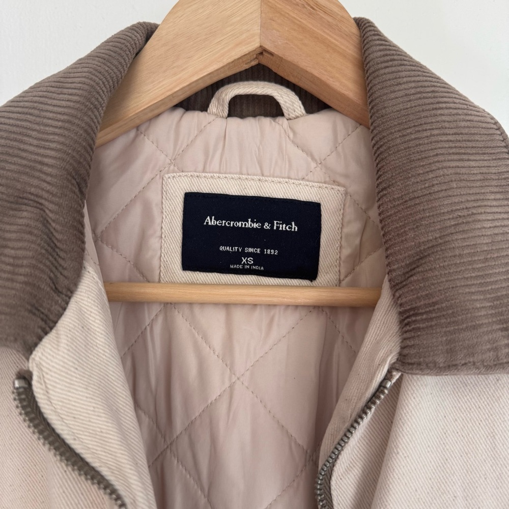 Abercrombie & Fitch Cream Quilted Lined Barn Jacket - Picture 2 of 5